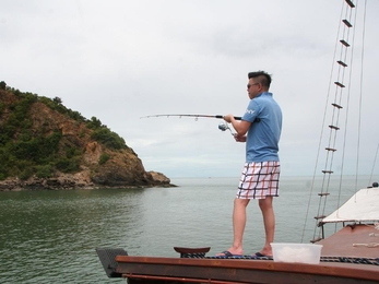 Buy HuaHin:FishingTrip(byRateePetra) - Save Up to 5 USD