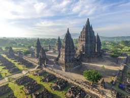 เยี่ยมชมวัดปรัมบานัน (Candi Prambanan)