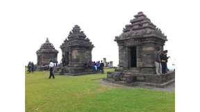 Keraton Yogyakarta & Taman Sari - VW Safari Borobudur - Candi Borobudur by Jogja Sentosa Tour