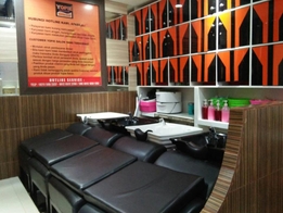 Yopie Salon Kawula Muda Lippo Plaza Buton 3