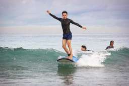 Kelas Selancar di 7Surf Bali, Rp 200.000