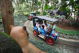 Funworld Green Pramuka Square
, 2,379円