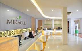Rawatan Kecantikan di Miracle Clinic HR Muhammad Surabaya