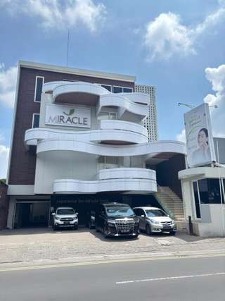 Rawatan Kecantikan di Miracle Clinic HR Muhammad Surabaya, RM 183