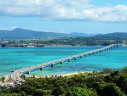One-day tour to the northern part of Okinawa Churaumi Aquarium in Japan|Mount Manzamo・Kouri Island・American Village|Accompanied by a Chinese tour guide|Departing from Naha・Chatan|Parent-child package available 2