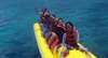 Mời gia đình hoặc bạn bè của du khách đi thuyền chuối vui vẻ. Giữ thăng bằng khi chạm nhiều con sóng hoặc chuẩn bị lao xuống làn nước xanh của Punta Engano.