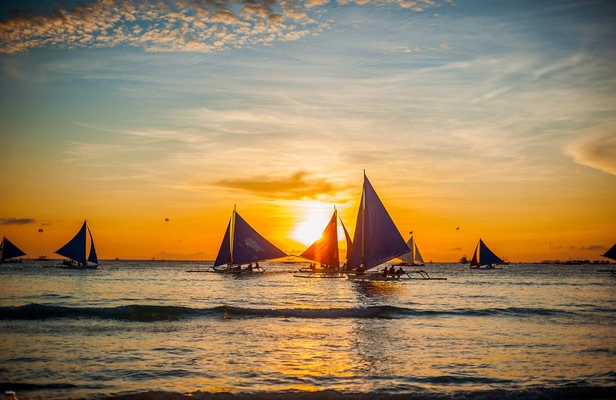 Boracay Island Paraw Sailing Day Tour | Philippines 1