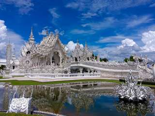 Chiang Rai in Colors: Temples, Hot Spring & Museum - Day Tour
