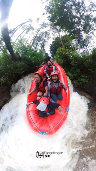 Pangalengan rafting Bandung, Rp 800.000