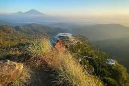 Jogja 1 Hari (Tumpeng Menoreh, Candi Borobudur, Svargabumi), Rp 400.000