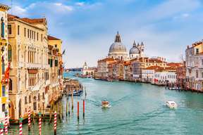 Venice Grand Canal: Guided Boat Tour for Small Group