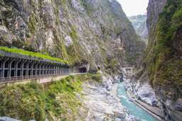 [Recommendation by chartered car] Hualien classic scenic spot chartered one-day tour｜Taroko, Zhuilu Ancient Trail & Qingshui Cliff｜Departure from Hualien City, Rp 1.373.646