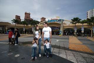 Day Trip Sunway Lagoon Theme Park with Round-Trip Transfer and Lunch