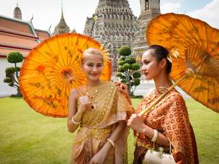 Thai Costume Experience with Photo Tour at Wat Arun in Bangkok - 4 Hours