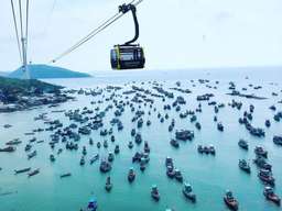 4 Island Hopping Day Tour by Speedboat with Cable Car and Aquatopia Water Park Experience in Phu Quoc