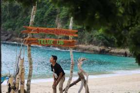 Djawatan, Pulau Merah Beach & Teluk Hijau by Triptojava