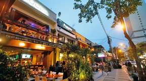 Changkat Pub Crawl Experience in Kuala Lumpur