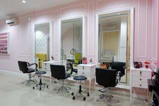 Blushing Hair & Beauty Salon, Rp 150.000