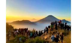 PAKET TOUR 1 HARI DIENG SUNRISE SIKUNIR, TELAGA WARNA, KEBUN TEH PANAMA START FROM JOGJA, Rp 605.000