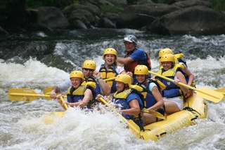 Rafting/Arung Jeram di Sungai Ayun dengan Air Putih, Rp 880.000