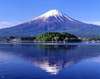 Tán dương hình ảnh phản chiếu hoàn hảo của núi Phú Sĩ trên mặt hồ Kawaguchi và cảnh sắc chuyển dời nơi công viên Oishi (khoảng 25 phút)