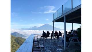 Paket Wisata Jogja 1 Hari (Tumpeng Menoreh, Kebun Teh Nglinggo, Taman Sungai Mudal, Pule Payung), Rp 310.000