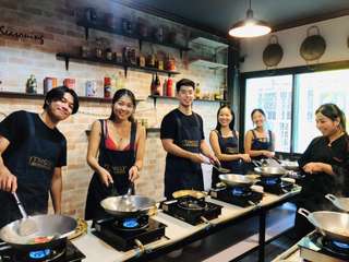 เรียนทำอาหารไทย Tingly ที่สีลม | กรุงเทพฯ