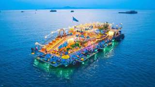 Tappia Floating Café in Pattaya | Thailand