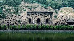 Private Luoyang Longmen Grottoes & Shaolin Temple Day Tour from Luoyang