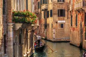 Venice: Gondola Ride with Live Commentary