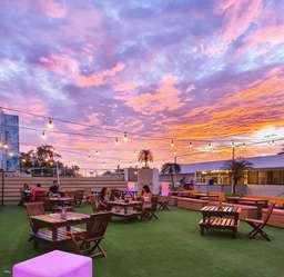 The Tides Hotel Boracay: Sunset Session - Bar Chow & Special Cocktails with Pool Access | Philippines, USD 16.36