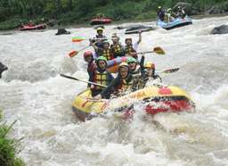 Rafting Sungai Elo Magelang, Rp 700.000