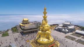 4 stars: 2-Day Sichuan Private Tour to Leshan Giant Buddha, Fuhu Temple, Baoguo Temple and Golden Summit