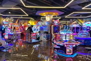 Funworld Tenth Avenue Bandung, 22,179원