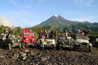 Tur Lava Gunung Merapi dengan Jeep, Rp 460.000