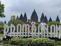 1 Day Yogyakarta Temple Tour (Borobudur, Prambanan, Plaosan), 960.235 VND
