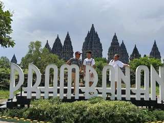 1 Day Yogyakarta Temple Tour (Borobudur, Prambanan, Plaosan), Rp 850.000