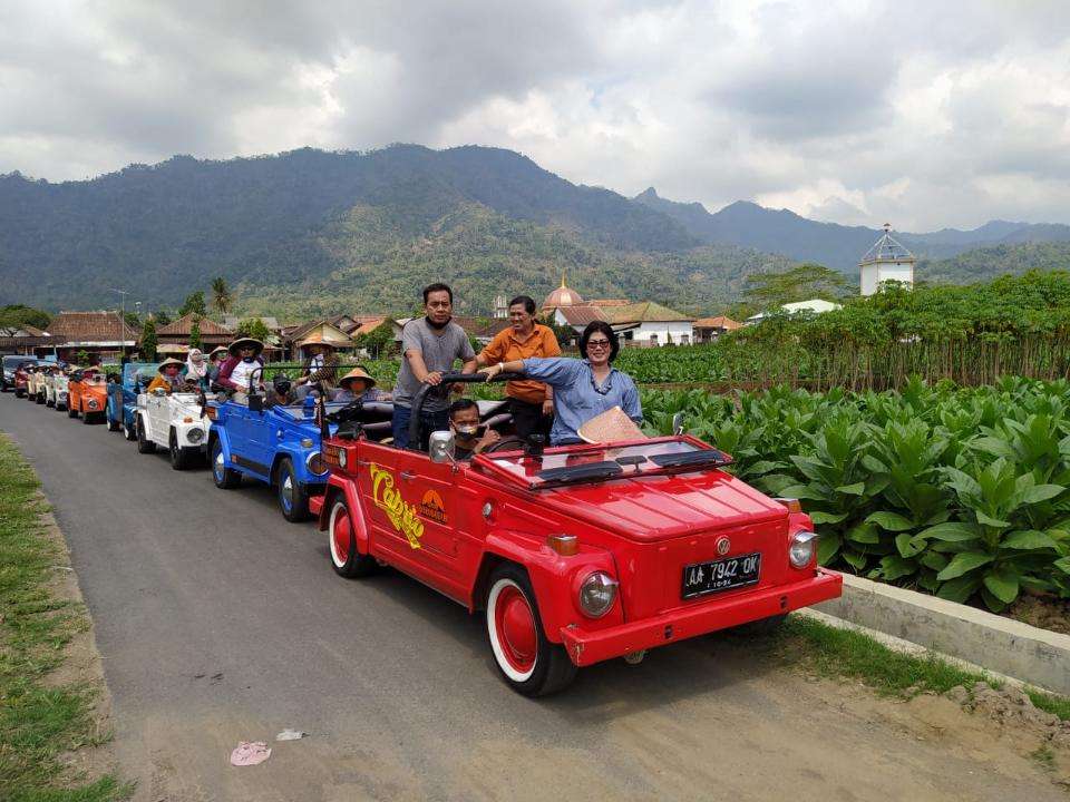 Wisata Keliling Desa Borobudur dengan VW Safari Harga