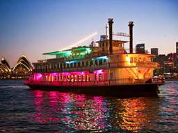 ล่องเรือรับประทานอาหารค่ำที่ Sydney Showboats พร้อมเมนู 3 คอร์สและชมการแสดง | ออสเตรเลีย