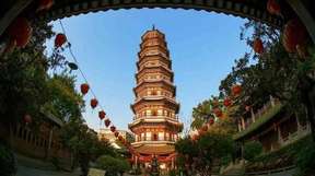 Guangzhou Private Day Tour of Baiyun Mountain, Dr. Sun Yat-sen's Memorial Hall, Liurong Temple