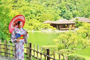 Shikoku Kimono Rental Experience: Wandering in Ritsurin Garden｜Japan