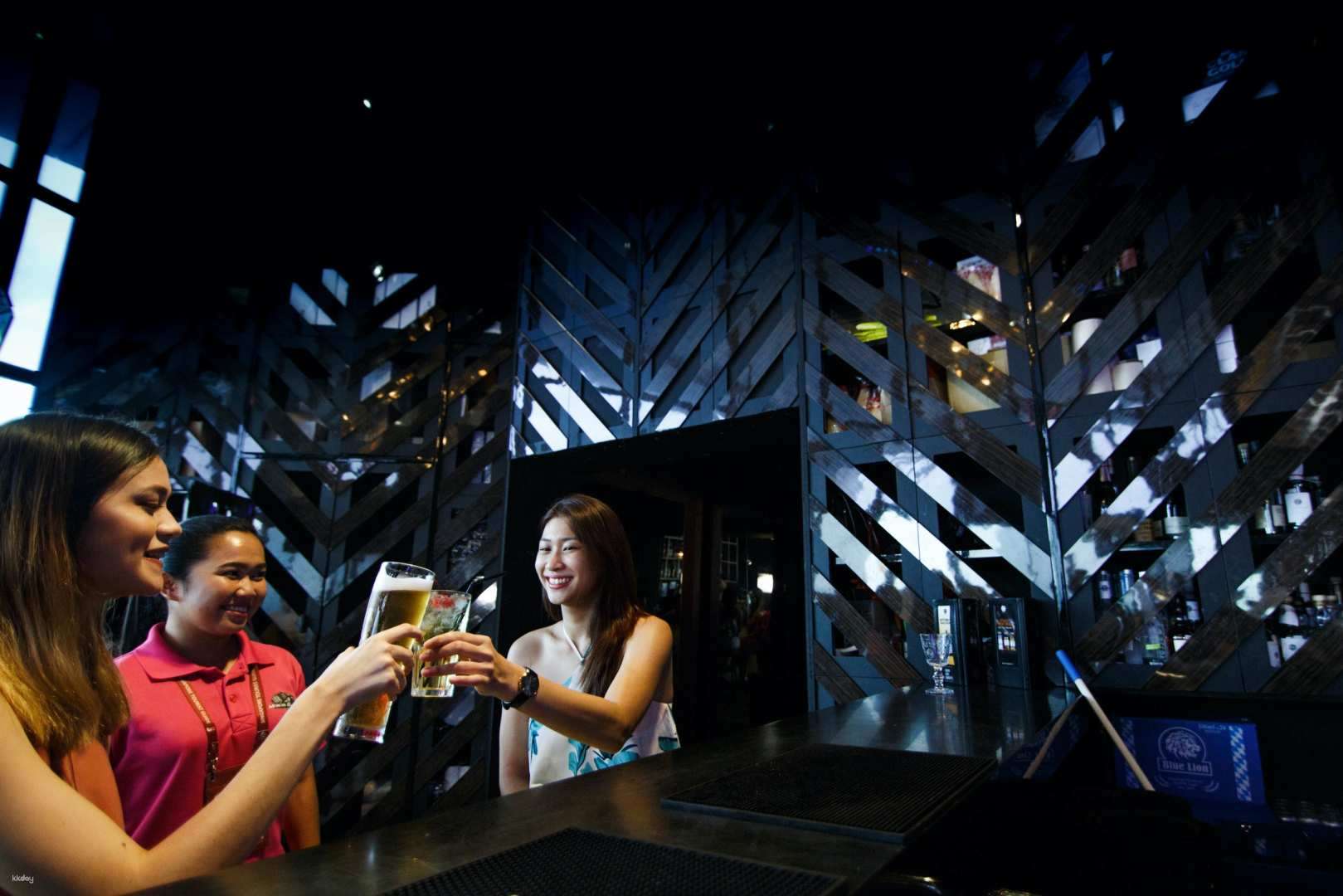 Singapore After Dark: Local Street Food & Nightlife Tour