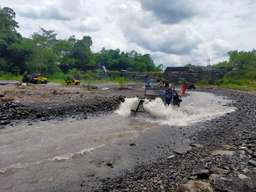 Rent a Jeep along the Merapi River , 880.215 VND