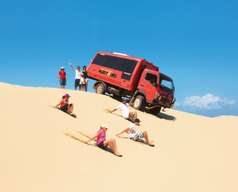 Port Stephens: Beach & Dune Tour with Sandboarding	