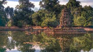 Kbal Spean Hiking Tour with Phnom Bakheng Sunset Experience