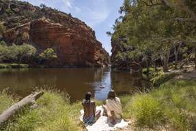 ทัวร์ศูนย์สีแดง 4 วันไปยัง West MacDonnell จากอลิซสปริงส์ | ดินแดนทางตอนเหนือ