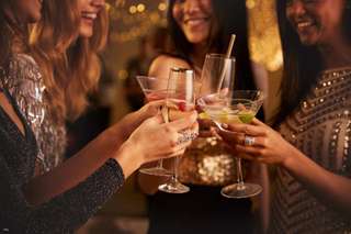 Party Singapore Bespoke Pub Crawl: Nightlife, Bar Hopping with Network & Clubbing