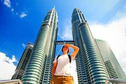 Private Tour: Kuala Lumpur with Petronas Twin Towers Observation Deck and Batu Caves, Rp 1.087.316