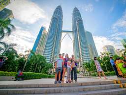 Private Night Tour: Petronas Twin Tower Cultural Dance And Shopping