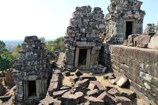 Beng Mealea, Banteay Srei, Banteay Samre, and Phnom Bakheng Tour